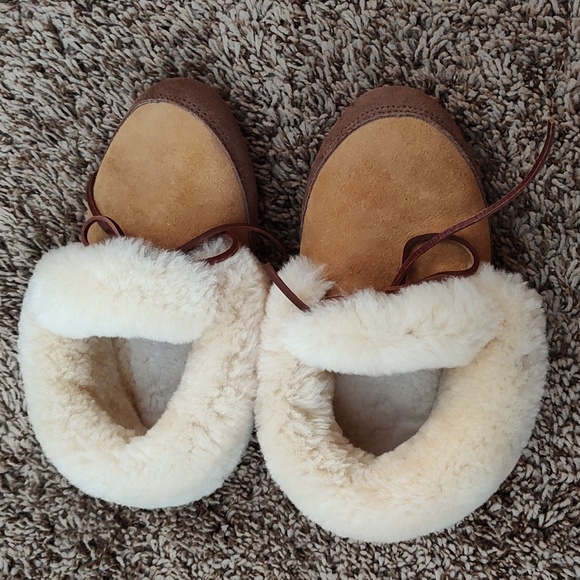 The Hammacher Schlemmer Androscoggin Sheepskin Slippers - Picture 2 of 5